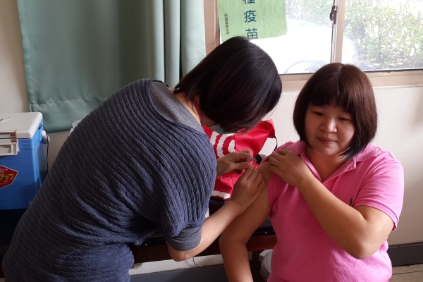 防範流感 新屋廠疫苗接種